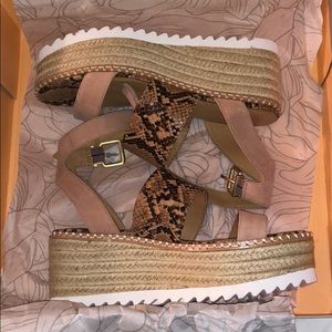 Crown Vintage Wedges